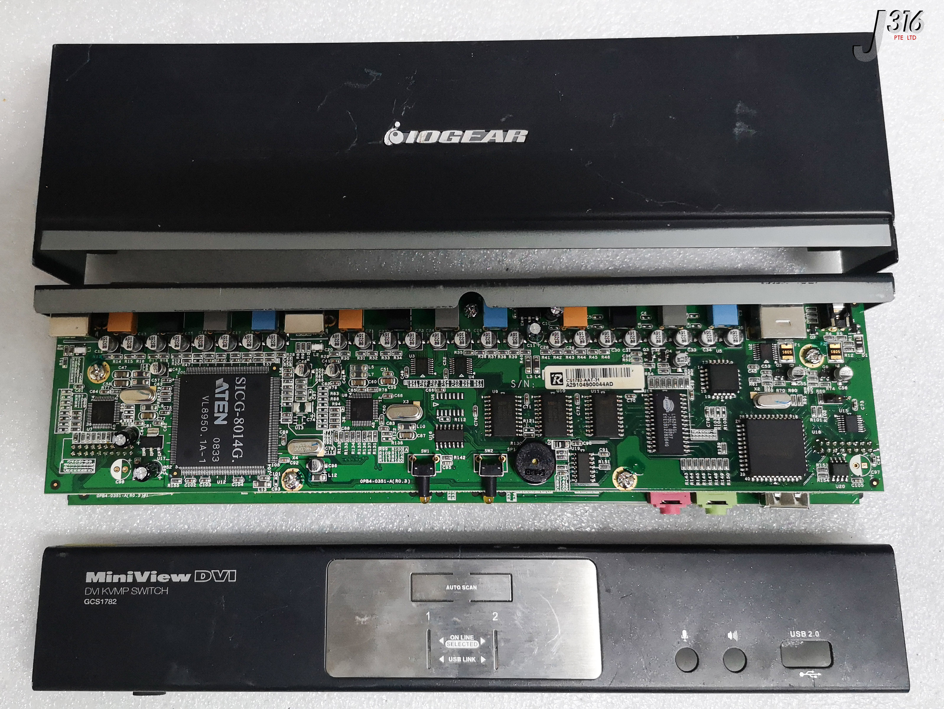 F 16433 IOGEAR MINIVIEW 2-PORT DUAL-LINK DVI KVMP SWITCH GCS1782 | eBay